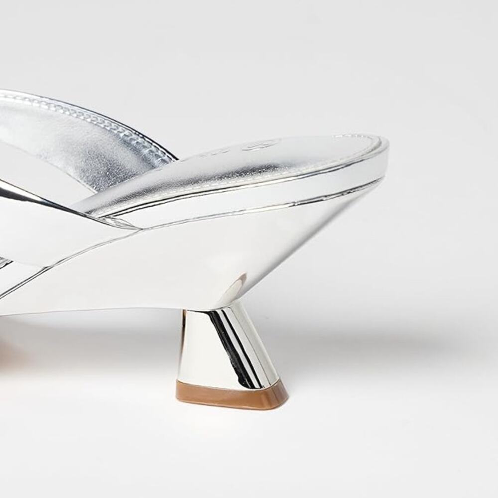 New Silver Dakota Thong Sculpted Heel Sandal - Size: 7 - Picture 5 of 5